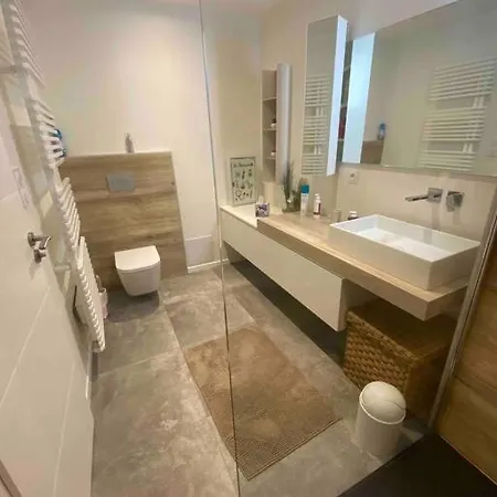 Belle Grande Marina En Duplex Avec Appontement *