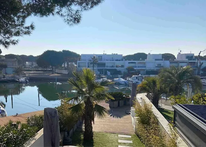 Belle Grande Marina En Duplex Avec Appontement Semesterbostad Le Grau-du-Roi